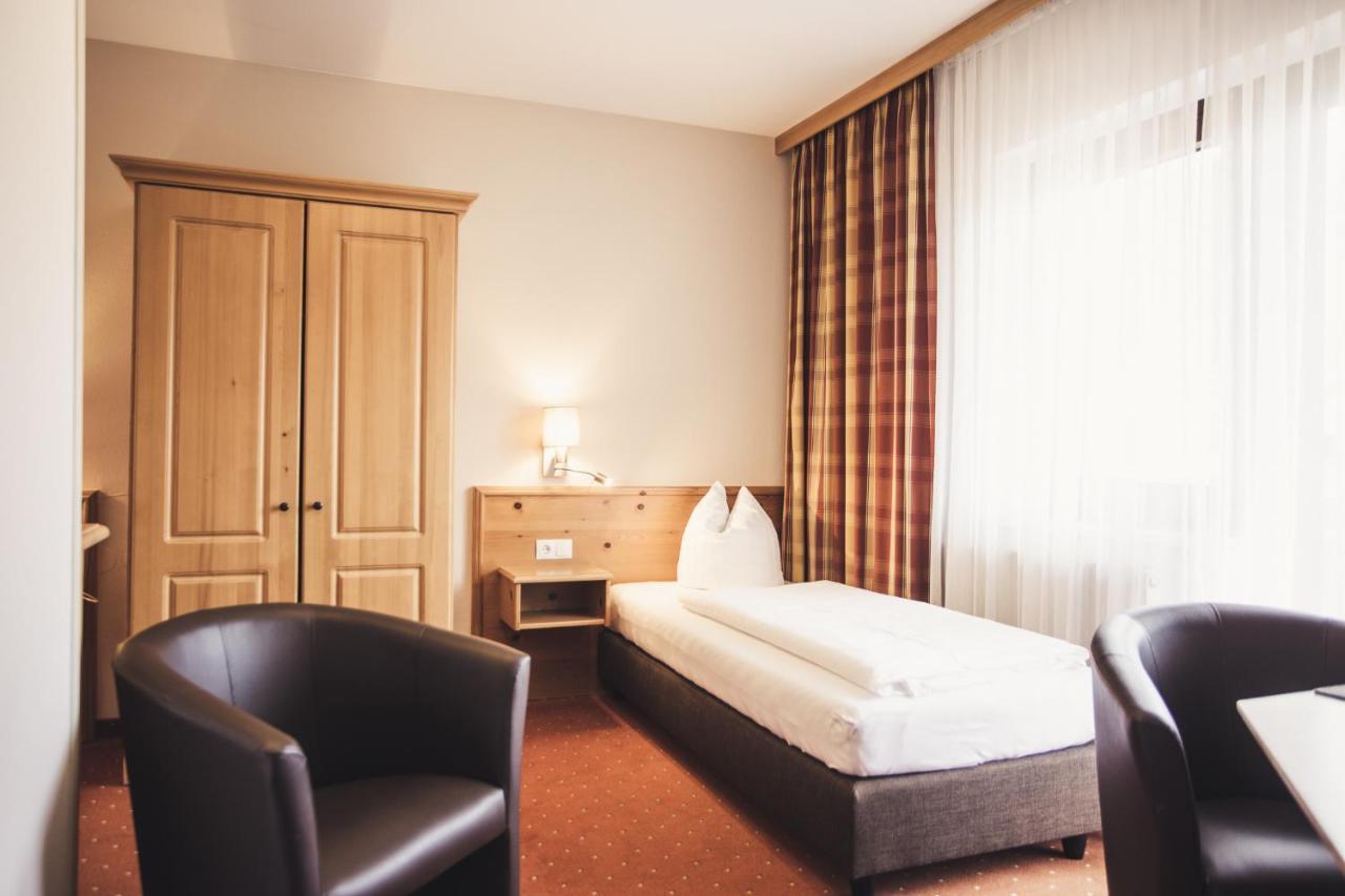 Hotel Johanna Mitten Im Oetztal Умхаузен Екстериор снимка