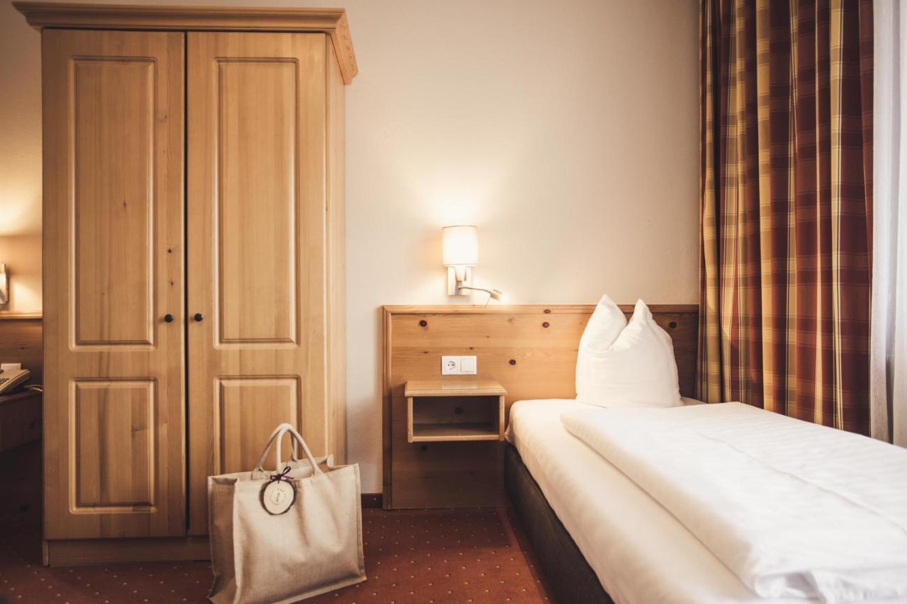 Hotel Johanna Mitten Im Oetztal Умхаузен Екстериор снимка