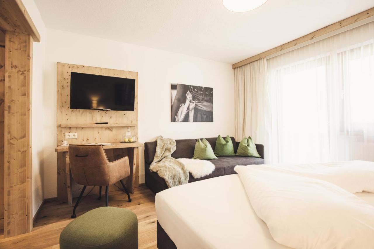 Hotel Johanna Mitten Im Oetztal Умхаузен Екстериор снимка