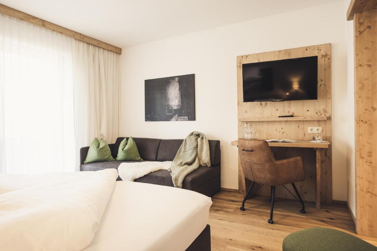 Hotel Johanna Mitten Im Oetztal Умхаузен Екстериор снимка