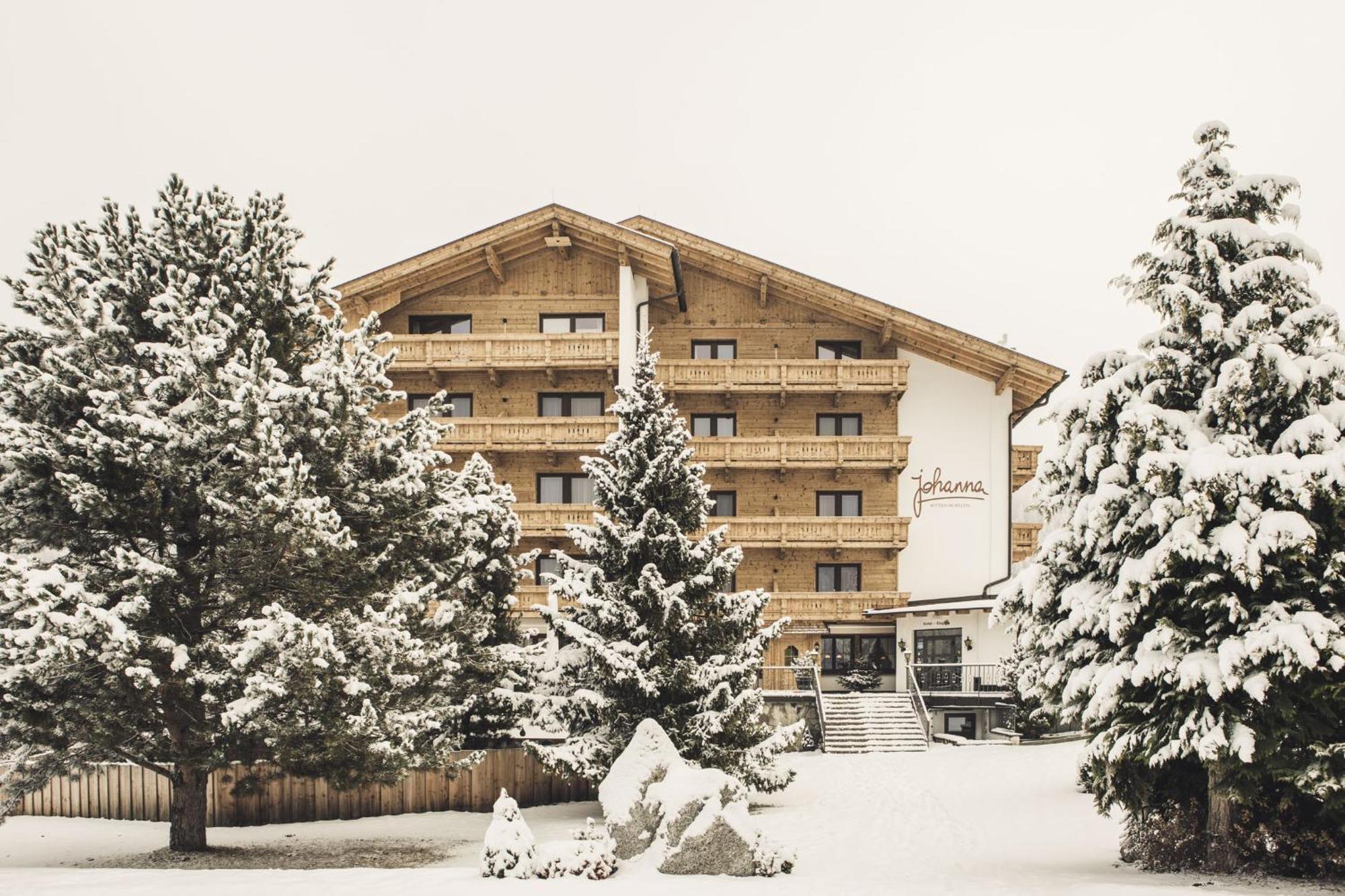 Hotel Johanna Mitten Im Oetztal Умхаузен Екстериор снимка